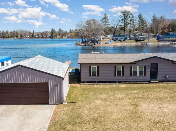 1524 E Lake Point Dr, Gladwin, MI 48624