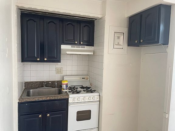 4th image of 346 E 19th St APT 3D