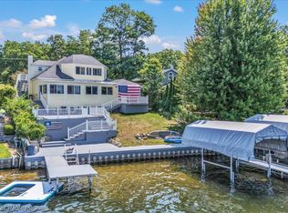 16 S North Shore Dr, Lake Orion, MI 48362