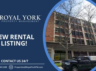 252 6th St #2, Toronto, ON M8V3A7