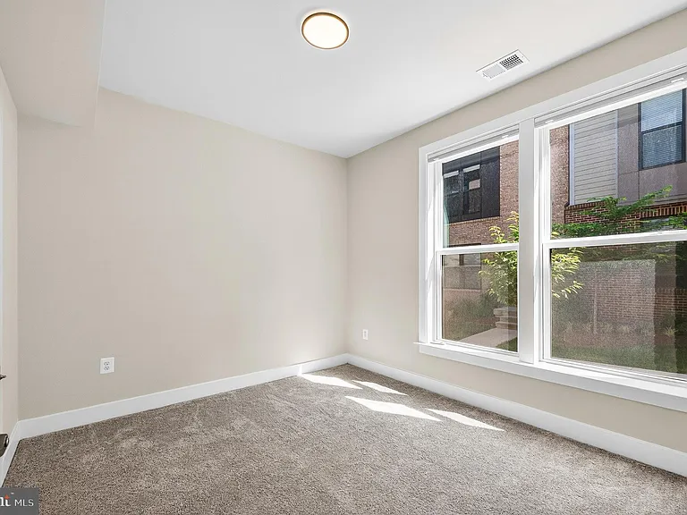 2421 Liberty Loop — Photo 4