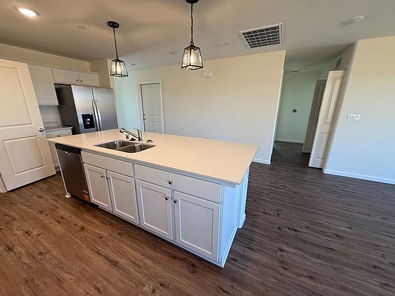 3rd image of 30643 Marigold Rd
