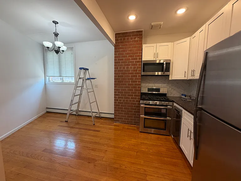 2222 75th St #2R — Photo 9