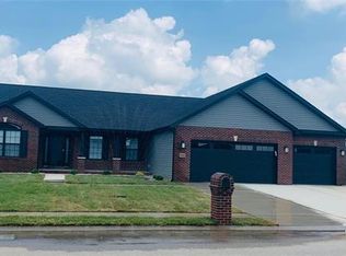 1008 Indian Prairie Dr, Mascoutah, IL 62258