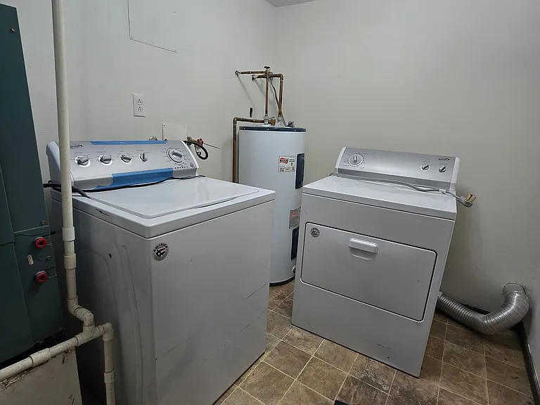 125 Albany Dr #C — Photo 5
