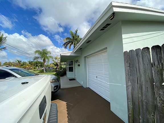 4th image of 4240 NW 26th St