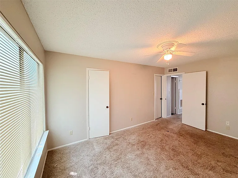 9611 Blue Creek Ln — Photo 21