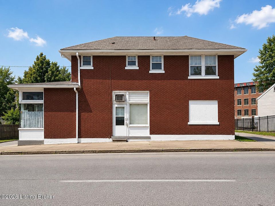 2nd image of 1069 E Oak St