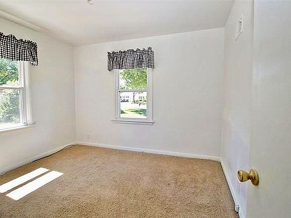 5th image of 10105 Pickwick Dr