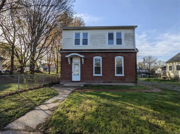 212 S 18th St, Belleville, IL 62226
