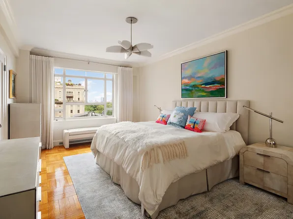 25 Central Park West image 4 of 21