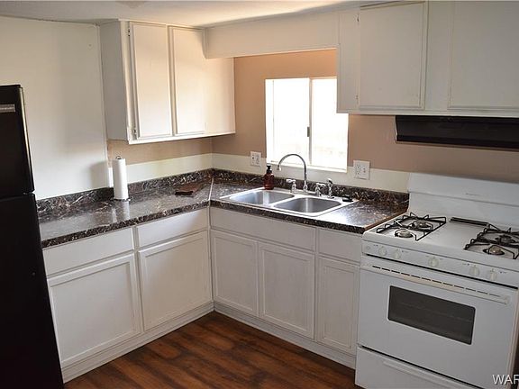 3rd image of 554 Malibu Cir N