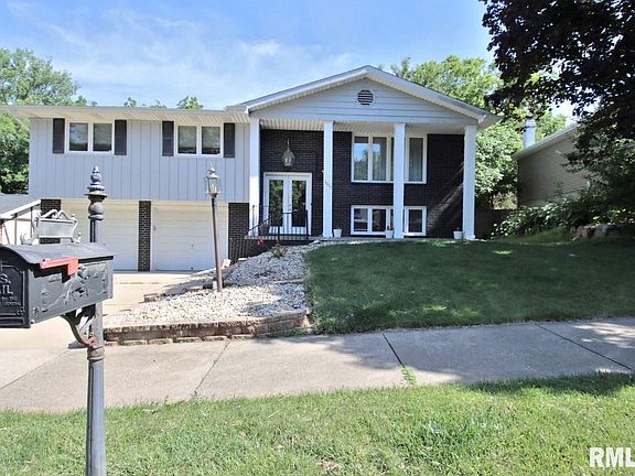 3rd image of 1017 W Centennial Dr
