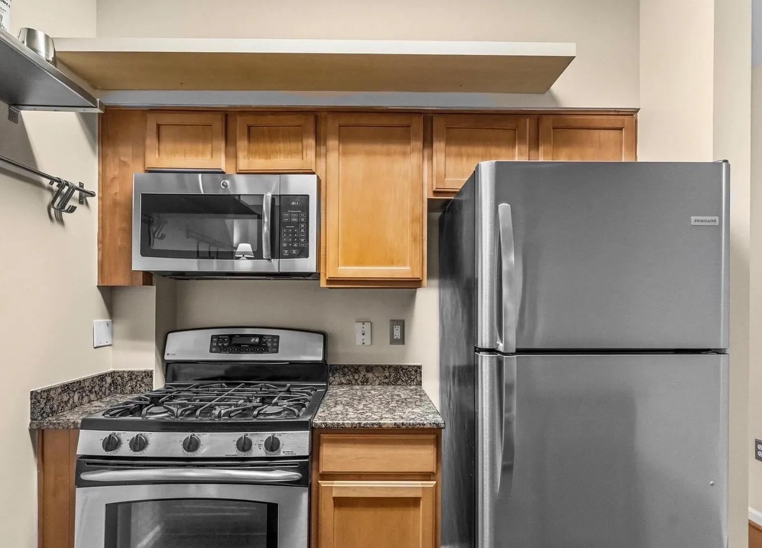 1 bed, 700 sqft, $1,750 — Photo 1