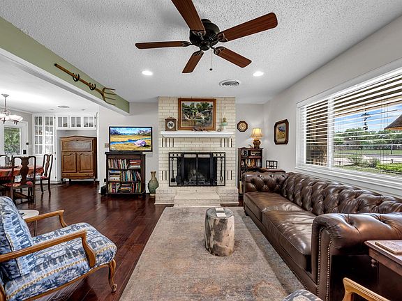 2nd image of 105 Post Oak