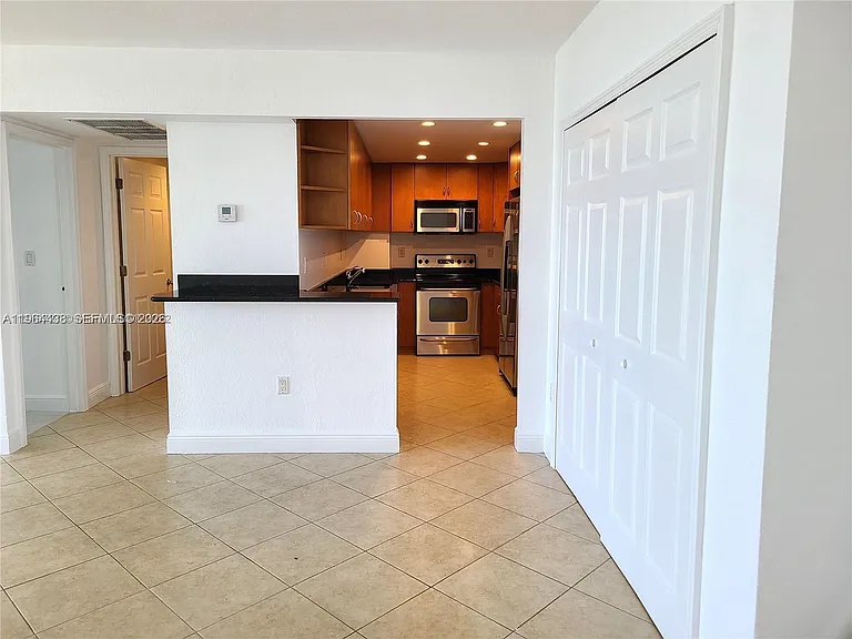 10350 W Bay Harbor Dr #5L — Photo 3