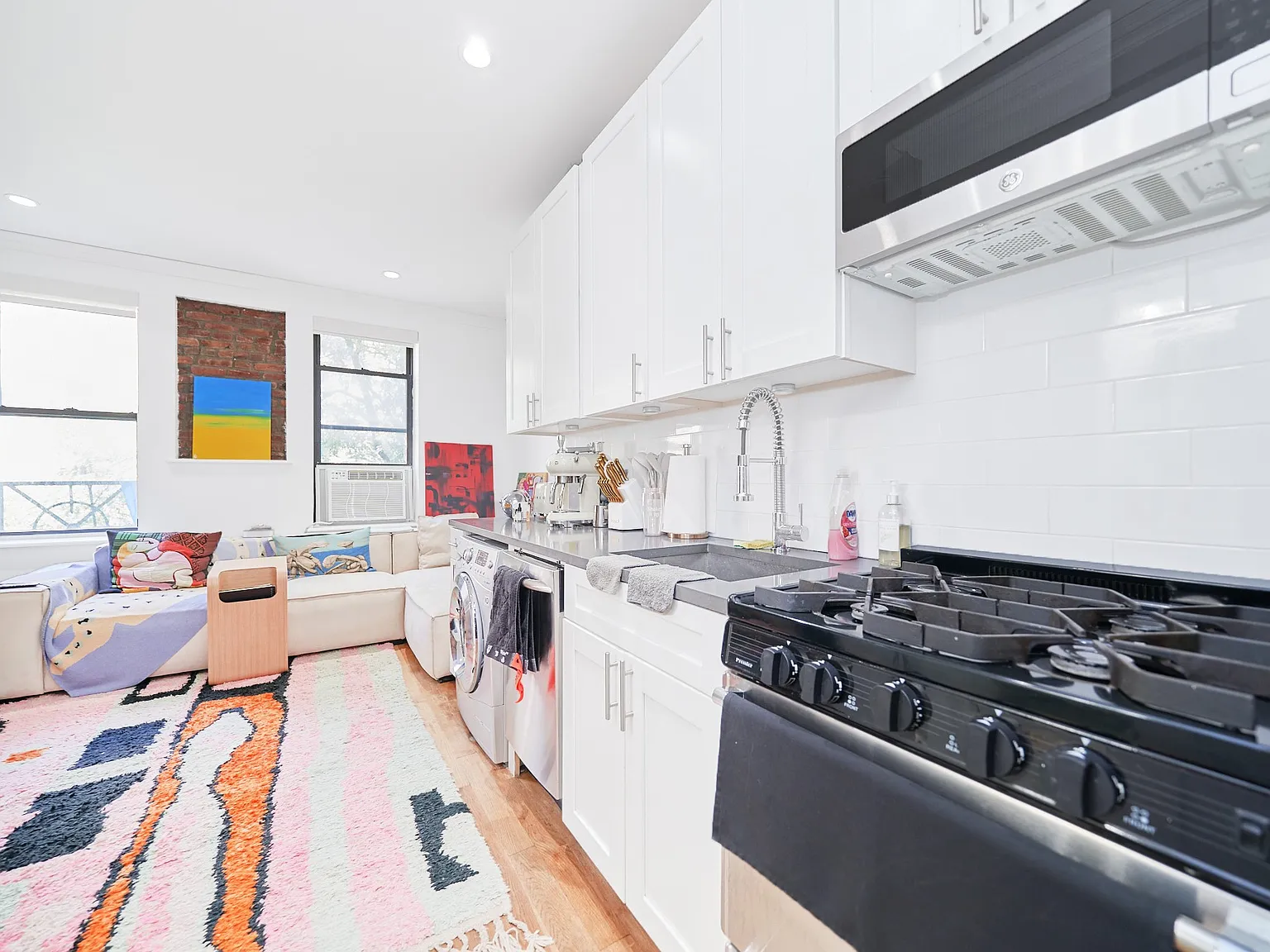410 East 64th Street — Photo 3