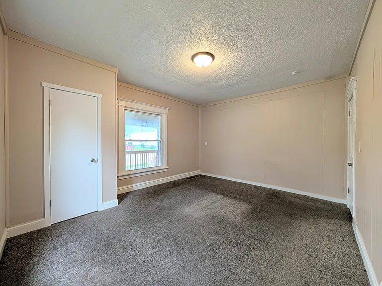 661 N Indiana Ave — Photo 8