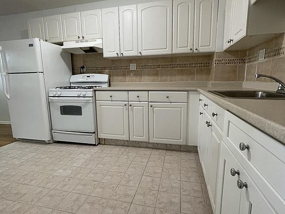 5th image of 4743 194th St Floor 3