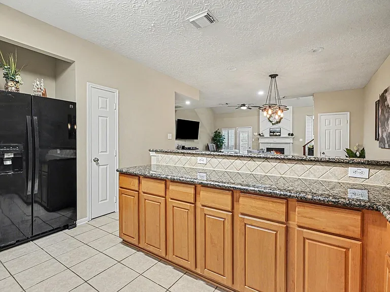 819 Davis Rd — Photo 10