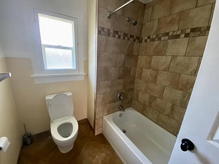 348 E Hollywood Ave — Photo 10