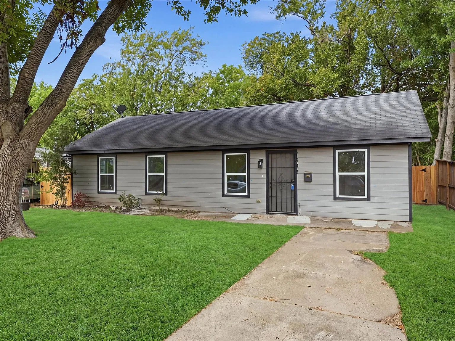 4 bed, 1.0 bath, 1196 sqft, $1,700 — Photo 3