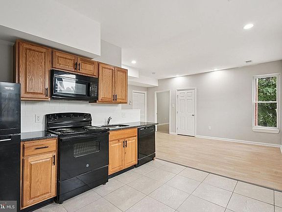 2nd image of 1009 W Main St #2