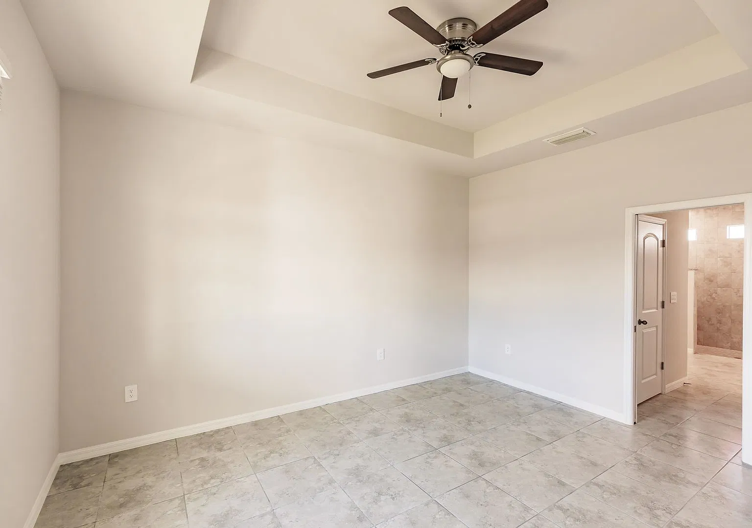 Bright 3-Bedroom Home with Open Living, Modern Kitchen & 2-Car Garage — Photo 2