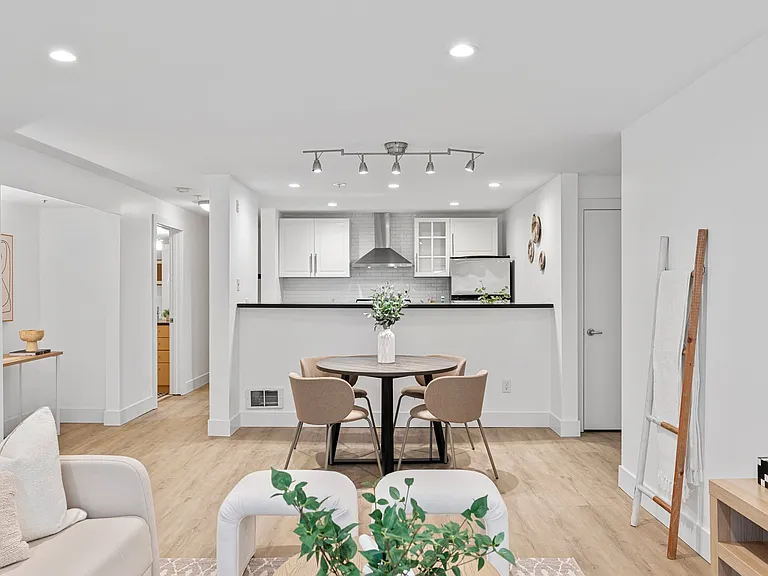 1550 Eastlake Ave E #404 — Photo 8