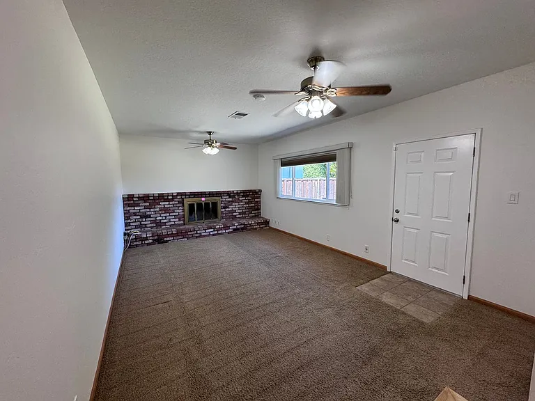 4642 Hampshire Way — Photo 3
