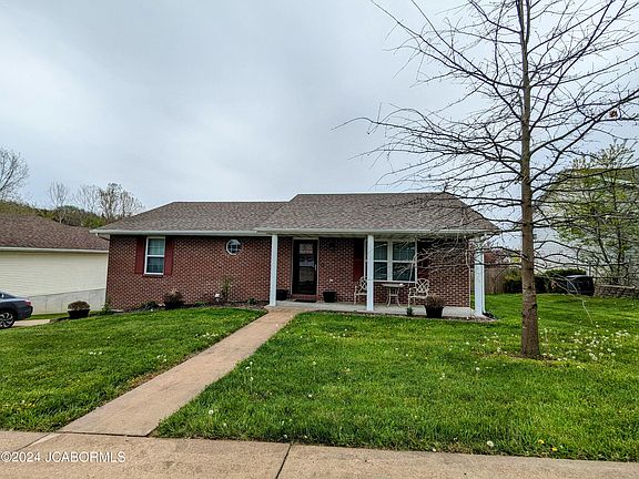 2nd image of 3831 Buckingham Park