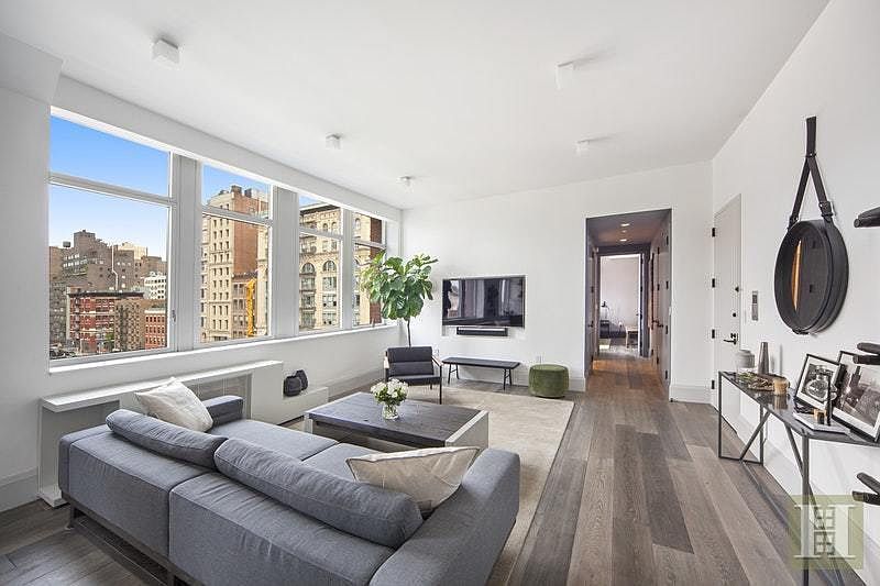 1st image of 25 W Houston St