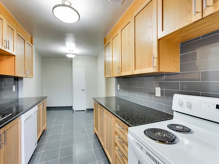 6000 Bathurst St — Photo 74