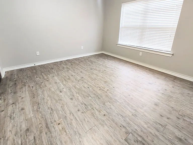 2215 Quitman Ave — Photo 6