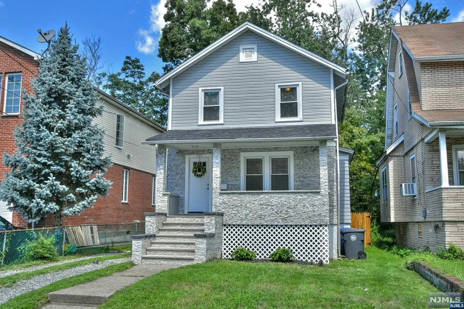 145 1st St photo 1
