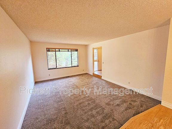 5th image of 8895 Kari Ln NW