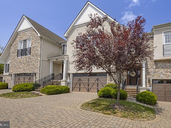 3rd image of 112 Wellington Dr