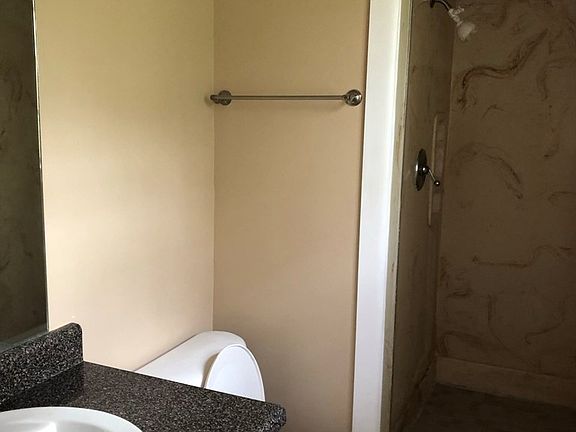 5th image of 204 Moore Dr