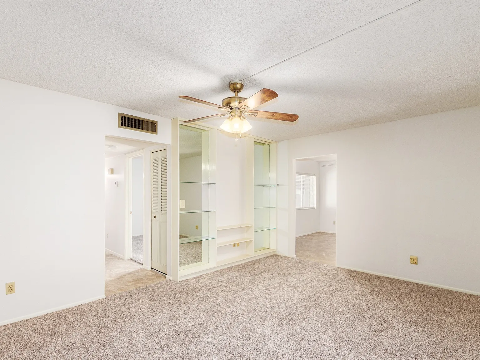 2 bed, 1032 sqft, $1,500 — Photo 4