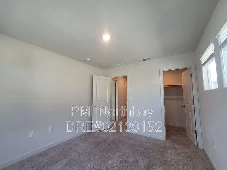 109 Clownfish St — Photo 9