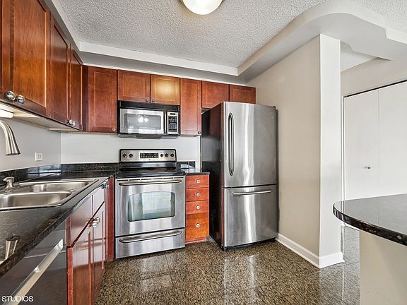 4th image of 30 E Huron St APT 5301