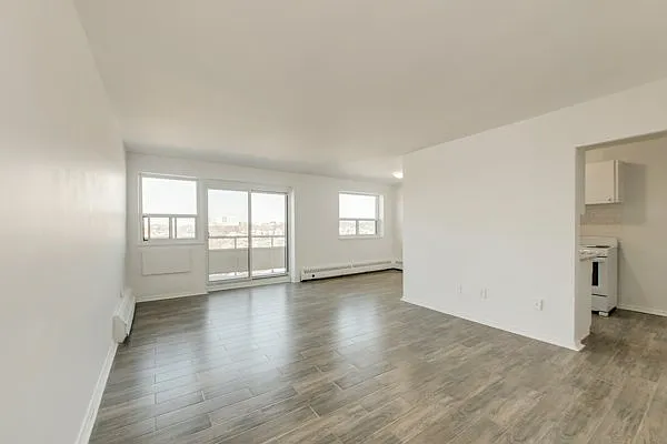 1550 Lawrence Ave W