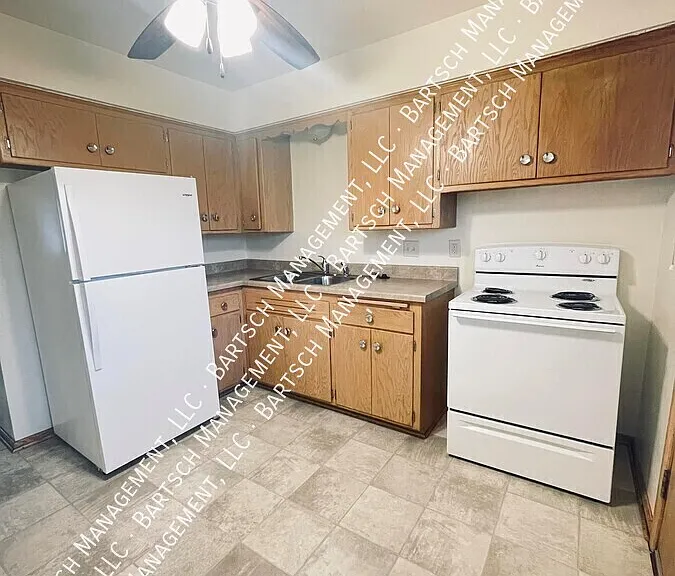 7190 Euston St #2 — Photo 2