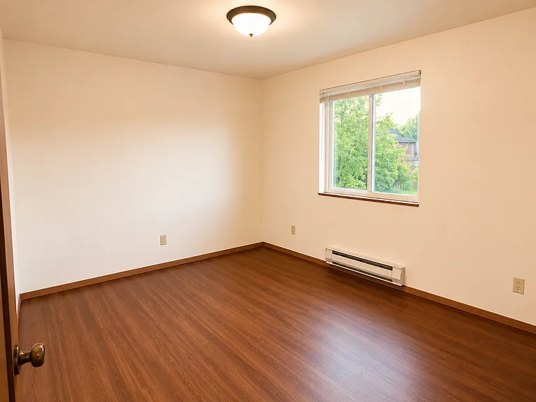 Lakeview Apartments — Photo 20
