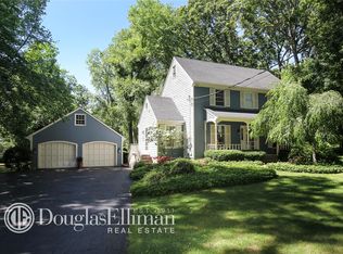 3 Clark St, Smithtown, NY 11787