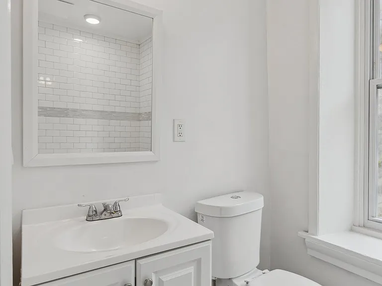 21 E Price St #2B — Photo 19