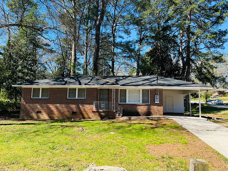 2673 Fairlane Dr SE — Photo 1