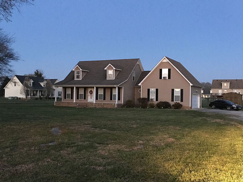 1st image of 135 Broomsage Cir