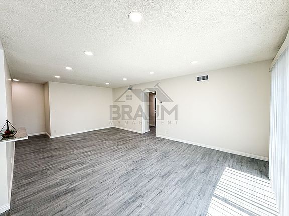 2nd image of 6039 Whitsett Ave APT 310