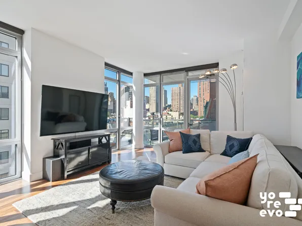 333 East 91st Street image 2 of 19